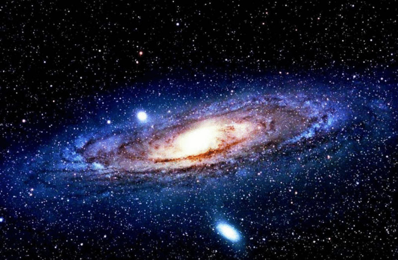 有星球上空飄浮由水汽凝結成的雲朵  天文探討