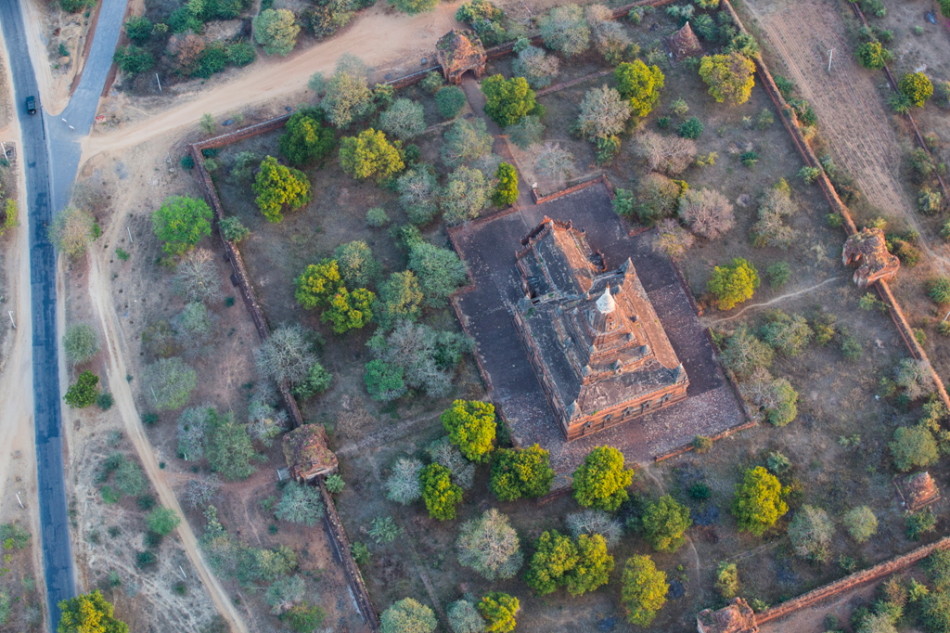 千佛石窟又名千佛院  World Travel 世界旅遊