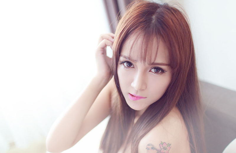   lovely - charming 可愛迷人