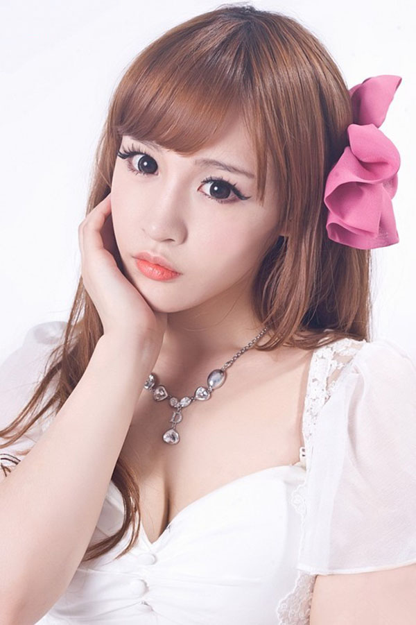   lovely - charming 可愛迷人