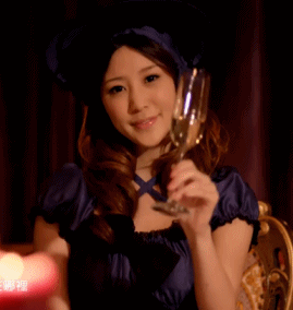   lovely - charming 可愛迷人