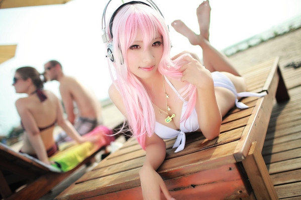   lovely - charming 可愛迷人