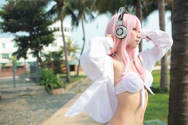   lovely - charming 可愛迷人