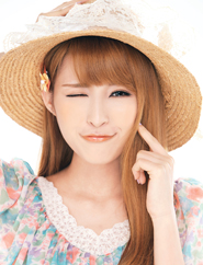   lovely - charming 可愛迷人