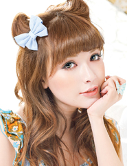   lovely - charming 可愛迷人