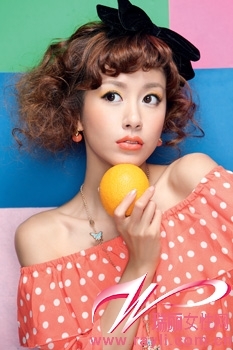   lovely - charming 可愛迷人
