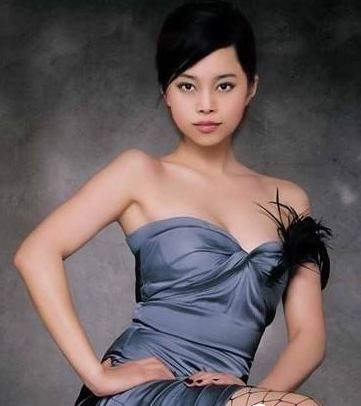   lovely - charming 可愛迷人