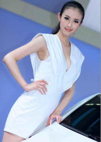   lovely - charming 可愛迷人