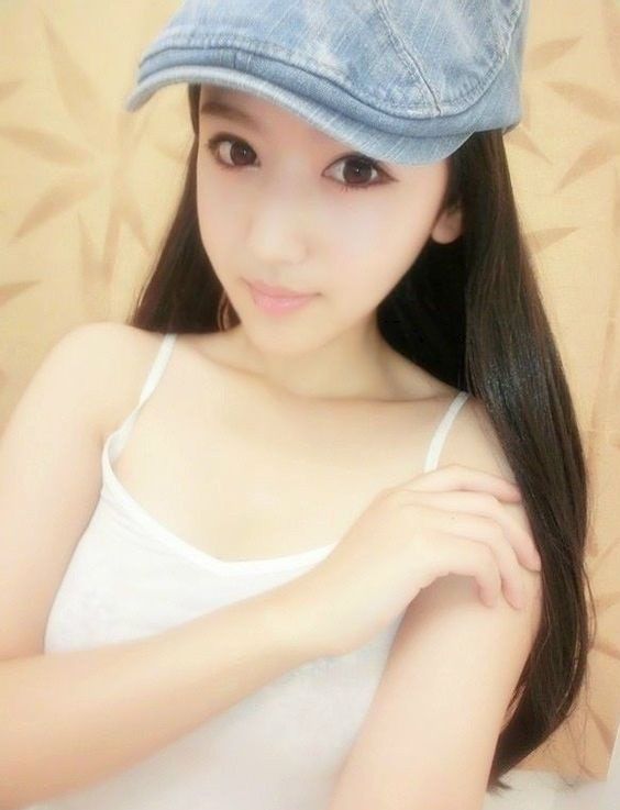   lovely - charming 可愛迷人