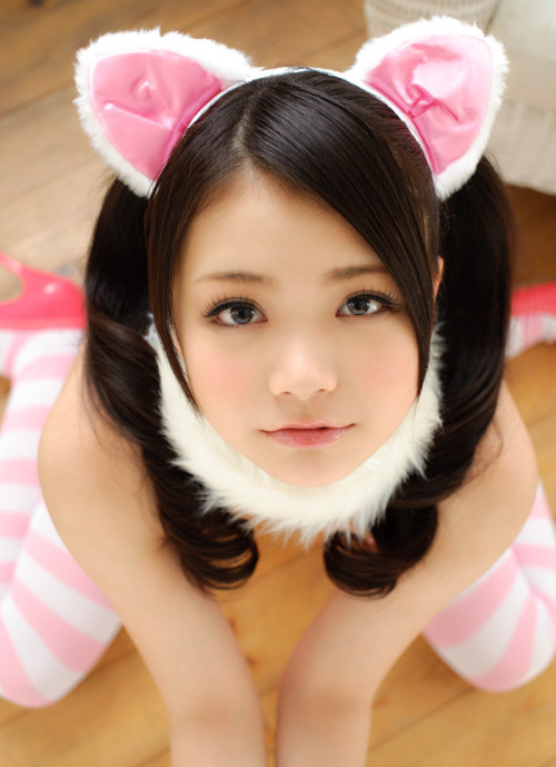   lovely - charming 可愛迷人