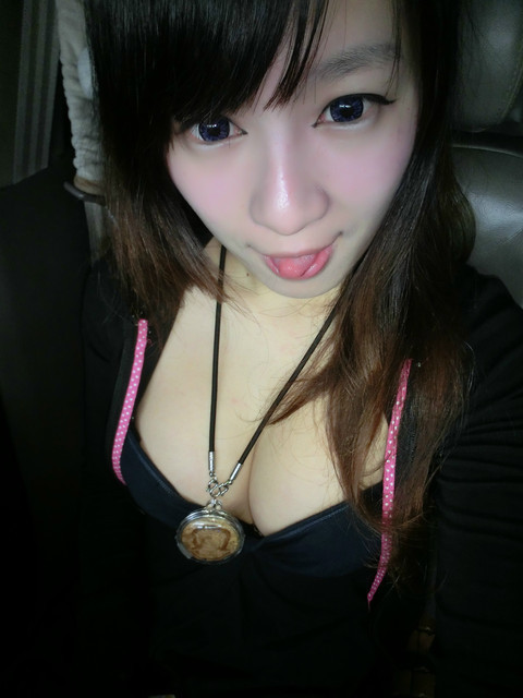   lovely - charming 可愛迷人