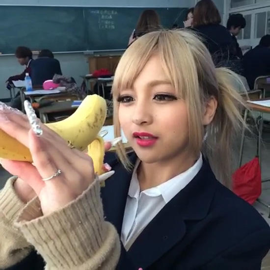 美少女教你優雅吃香蕉呦  Ladies World 女性世界
