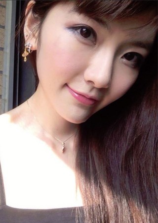 台灣最美女醫生」  lovely - charming 可愛迷人