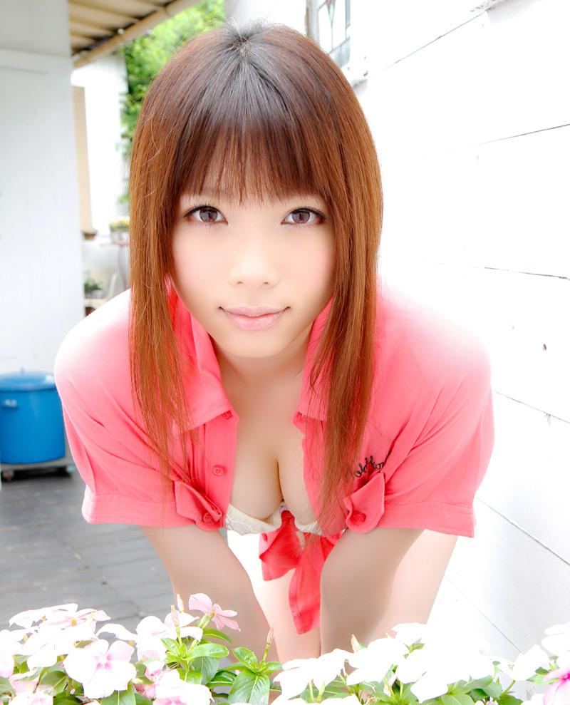   lovely - charming 可愛迷人