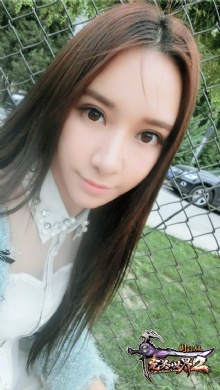   lovely - charming 可愛迷人