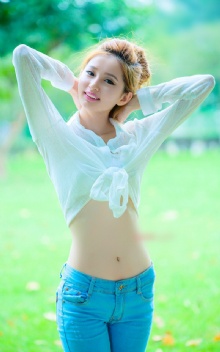   lovely - charming 可愛迷人