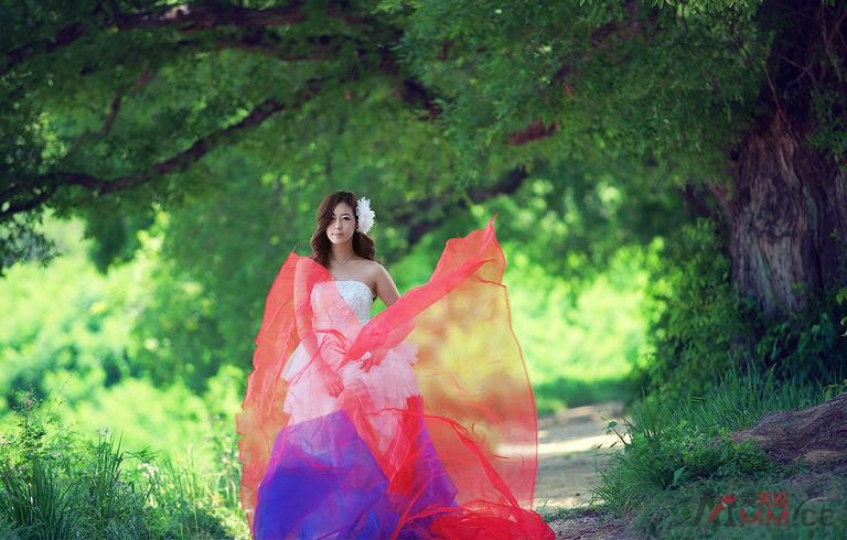 台灣最美女醫生」  lovely - charming 可愛迷人