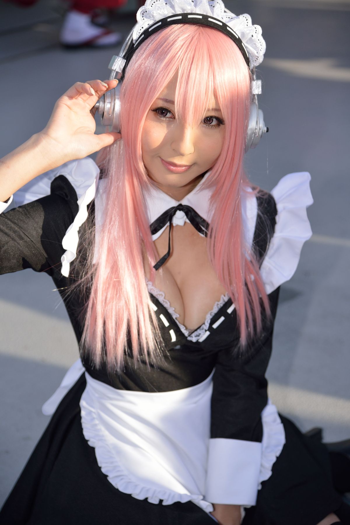   lovely - charming 可愛迷人