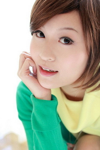   lovely - charming 可愛迷人