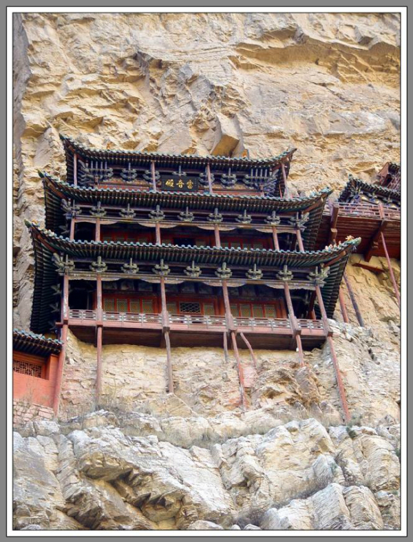 天上的寺院-屹立千年！  佛教