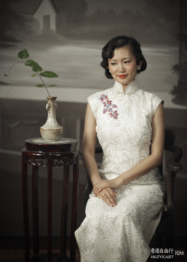  lovely - charming 可愛迷人