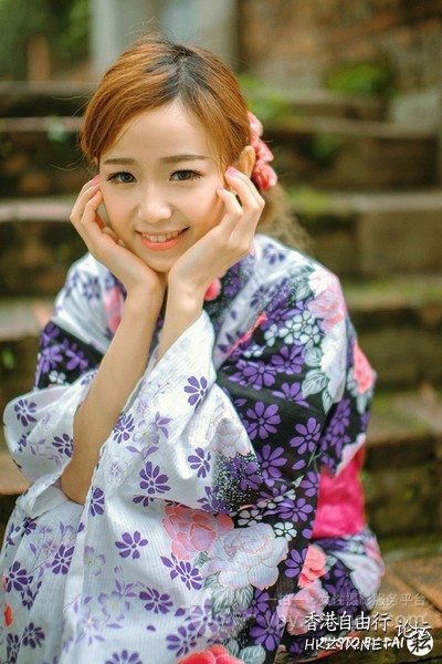   lovely - charming 可愛迷人