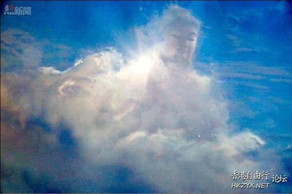 天上雲團參見如來佛祖  佛教