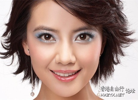   lovely - charming 可愛迷人