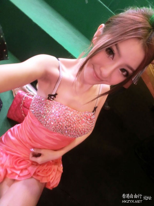   lovely - charming 可愛迷人