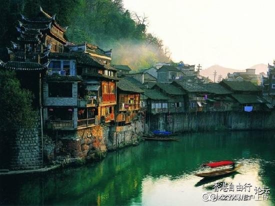 小城流水,烟雨凤凰  World Travel 世界旅遊