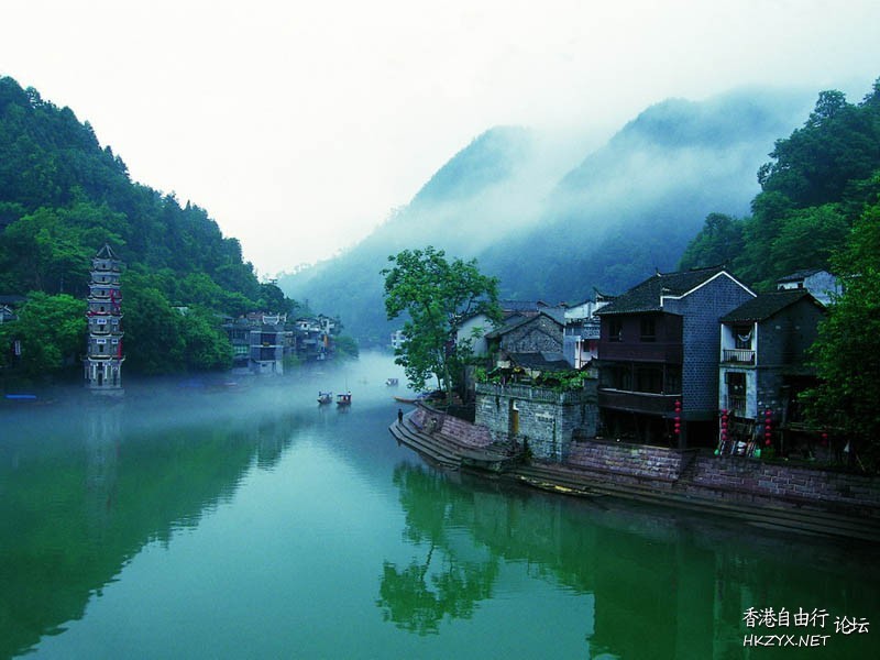 小城流水,烟雨凤凰  World Travel 世界旅遊