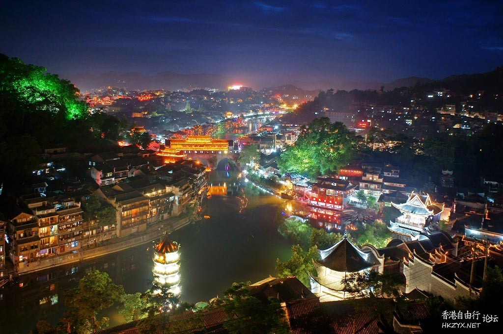 小城流水,烟雨凤凰  World Travel 世界旅遊