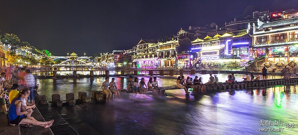 小城流水,烟雨凤凰  World Travel 世界旅遊