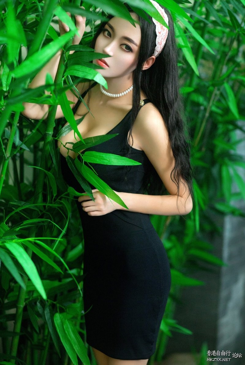   lovely - charming 可愛迷人