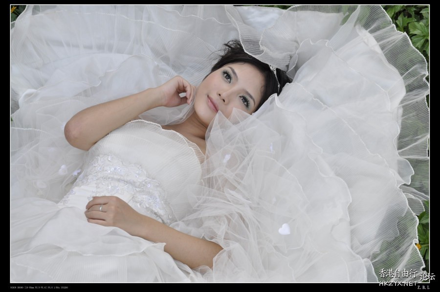   lovely - charming 可愛迷人