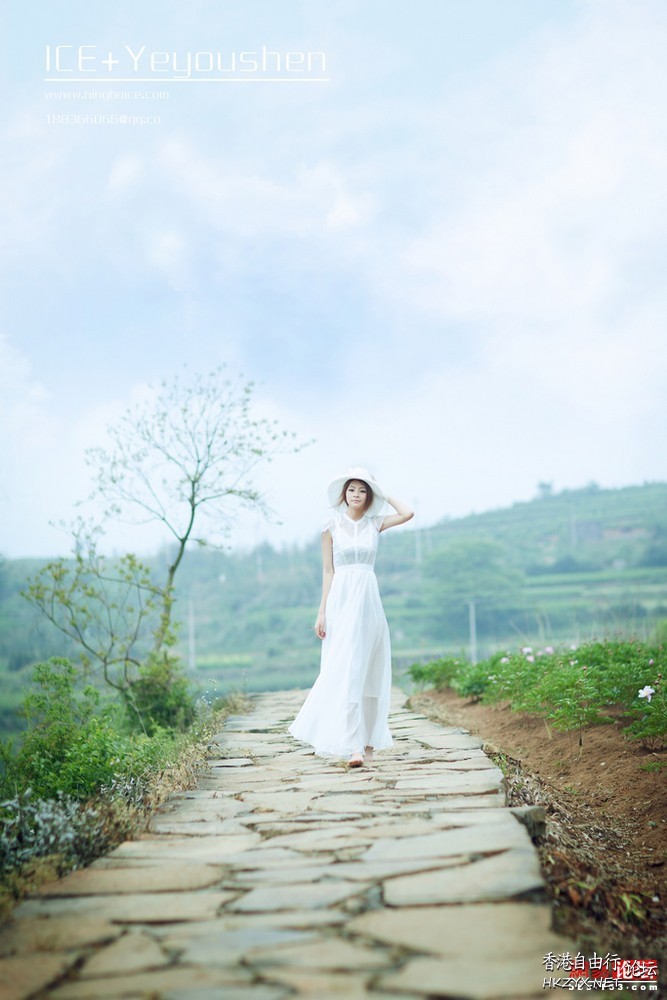   lovely - charming 可愛迷人