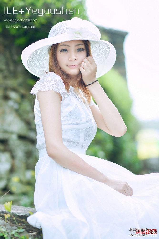   lovely - charming 可愛迷人