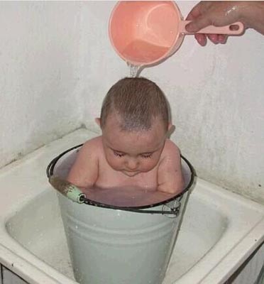 昨夜打機忘記睡覺  Funny Baby