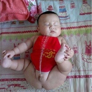 昨夜打機忘記睡覺  Funny Baby