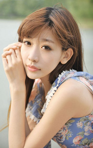   lovely - charming 可愛迷人