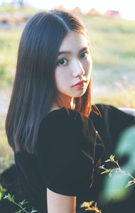   lovely - charming 可愛迷人