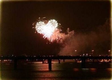 Fireworks over sand dunes  Fireworks 烟花