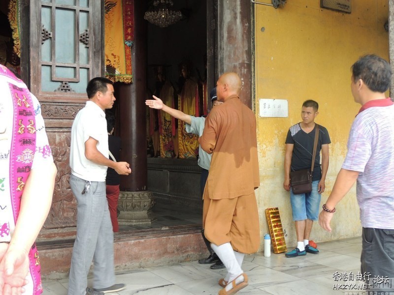 “苦行僧”三步一拜遍訪佛教名山  佛教
