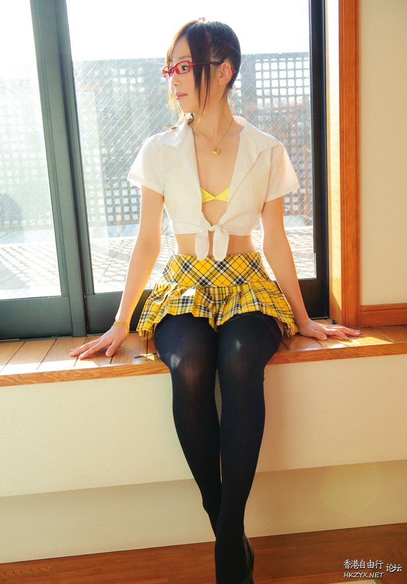   lovely - charming 可愛迷人