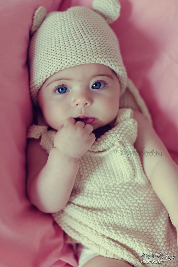 Baby在旁边搞怪!!  Funny Baby