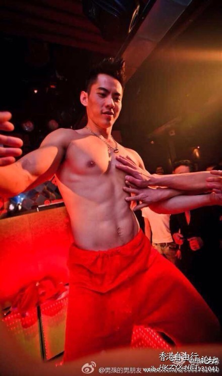 富婆猥琐酒吧舞男  Sexy People 俊男美女  (严禁贴色情)
