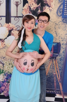 孕婦留影甜美一刻  媽媽 + 寶寶