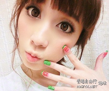   lovely - charming 可愛迷人