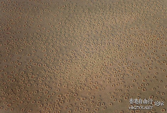 非洲荒漠現無數神秘怪圈  世界奇闻
