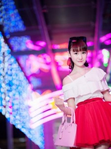 女同事故意露胸部勾引我  午夜私語 (未滿18歲勿進)